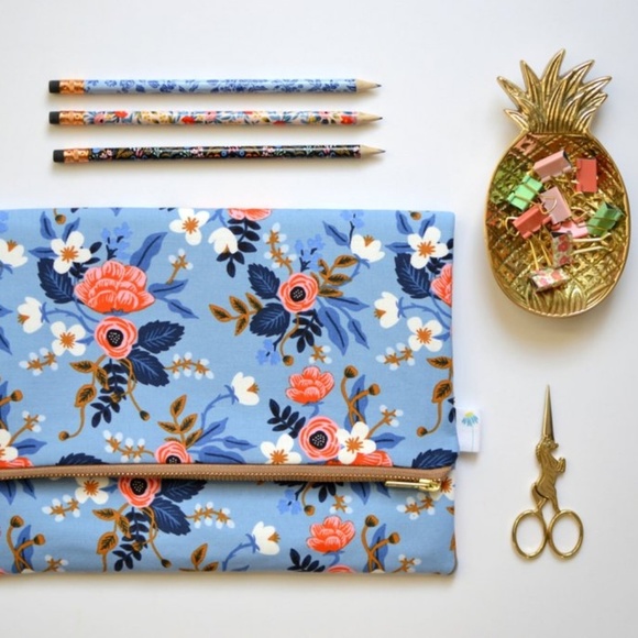 NEW Daisy Faye Designs Oversized Foldover Clutch - Picture 4 of 4